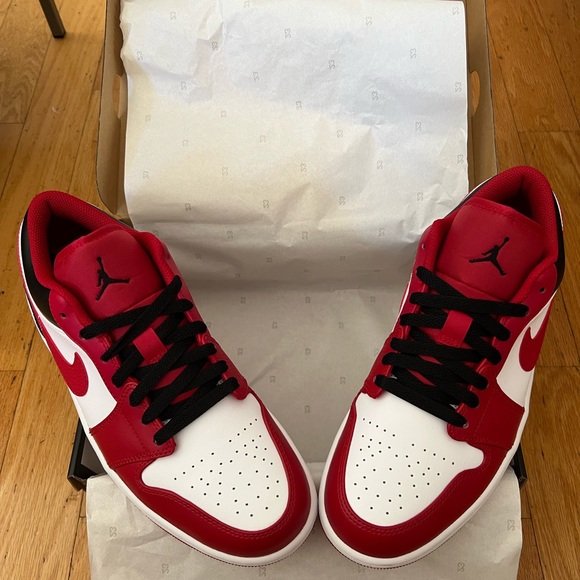 Air Jordan 1 Low. White, Black, Gym Red. Size 9. - Picture 6 of 12